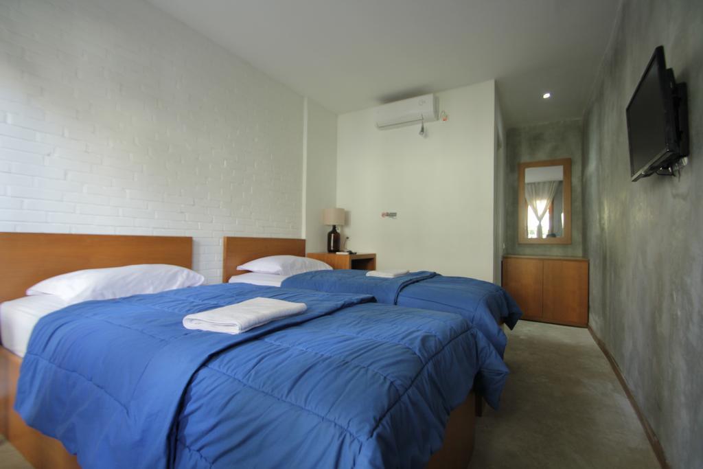 Pawon Cokelat Guesthouse Γιογκιακάρτα Δωμάτιο φωτογραφία
